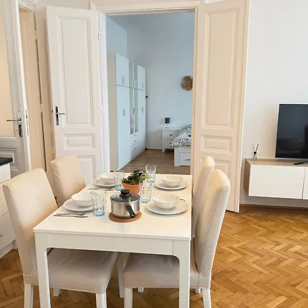 Stilvolles Zentrales Apartment Im Schoensten Bezirk Wiens - Free Parking Exterior photo