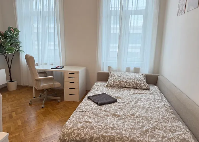 Stilvolles Zentrales Apartment Im Schoensten Bezirk Wiens - Free Parking